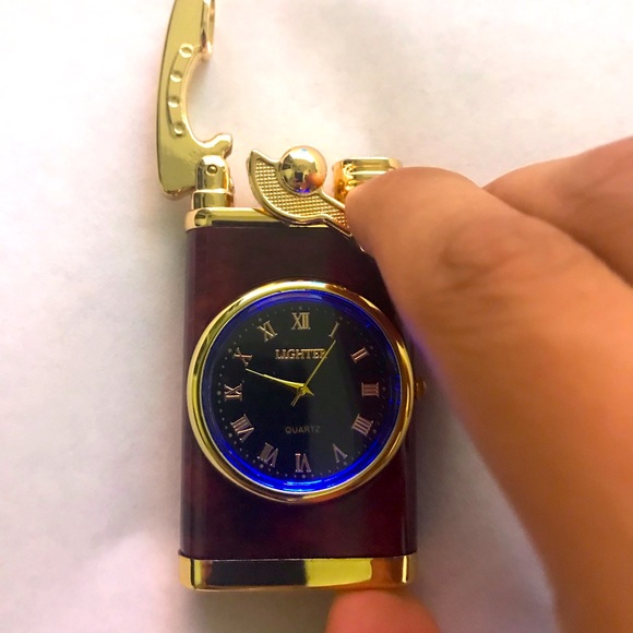 Lighter [EMPTY] Lighter has a built in clock - Picture 2 of 2
